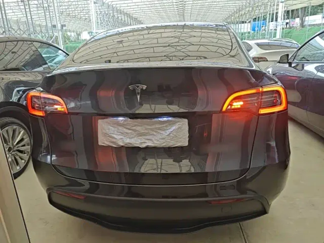 Tesla Model Y — Фото автомобиля 5