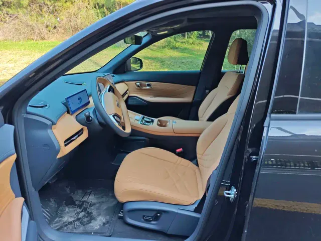 Geely Galaxy Starship 7 EM-i — Фото автомобиля 10