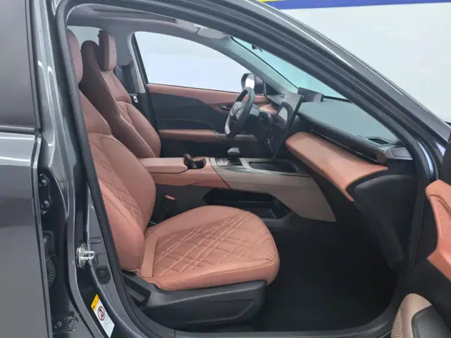 Changan Qiyuan A05 — Фото автомобиля 8