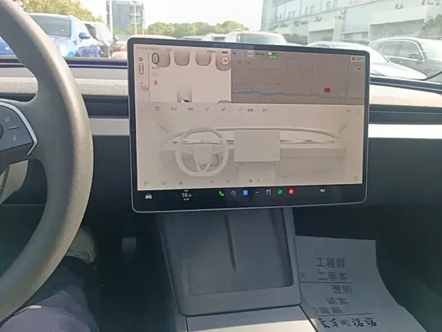 Tesla Model 3 — Фото автомобиля 12