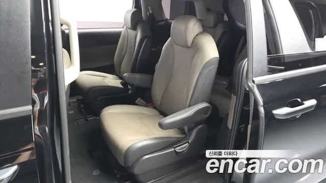 Kia Carnival Generation 4 — Фото автомобиля 15