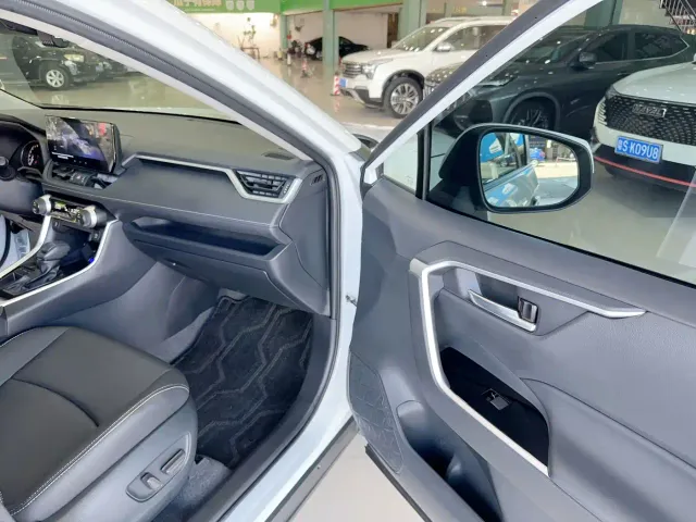 Toyota RAV4 — Фото автомобиля 17