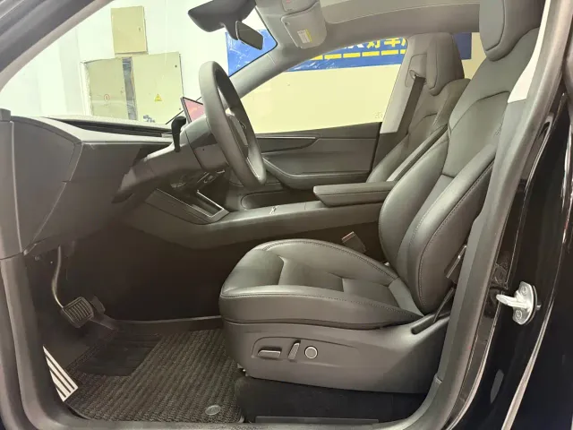 Tesla Model Y — Фото автомобиля 7