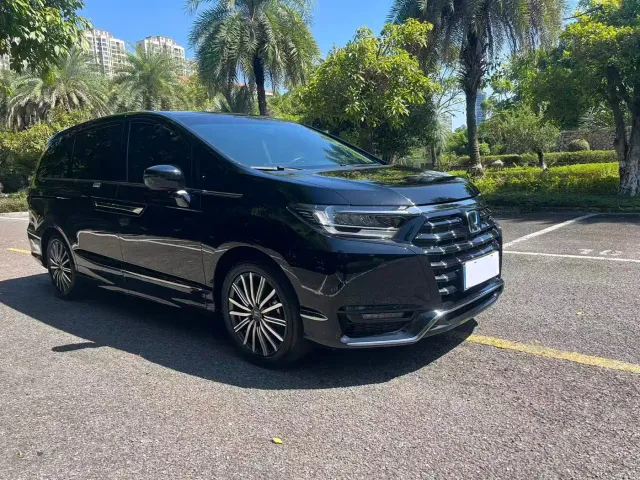 Honda Elysion — Фото автомобиля 3