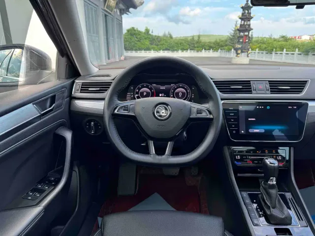 Skoda Superb — Фото автомобиля 16