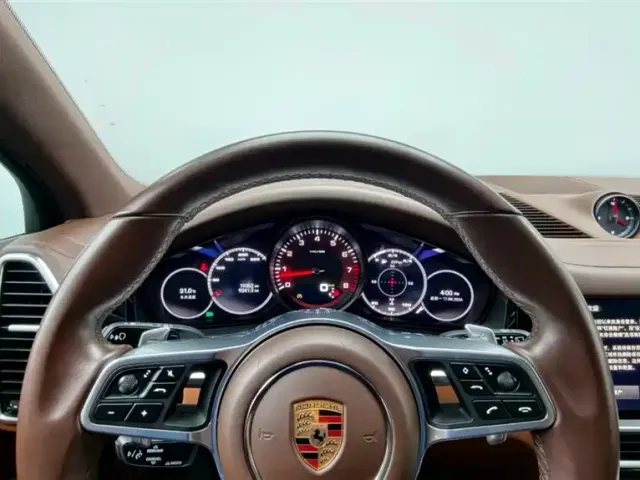Porsche Cayenne — Фото автомобиля 16