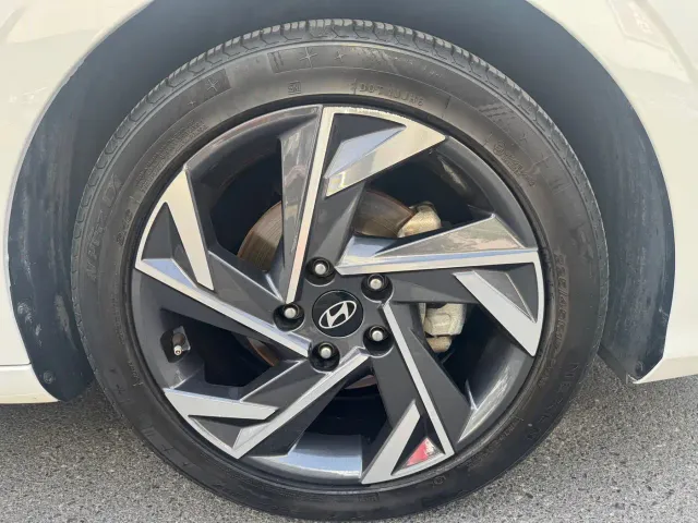 Hyundai Elantra — Фото автомобиля 17