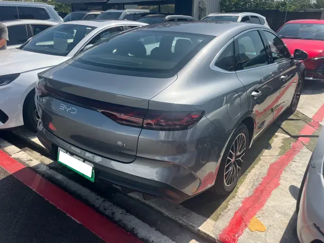 BYD Qin L — Фото автомобиля 16