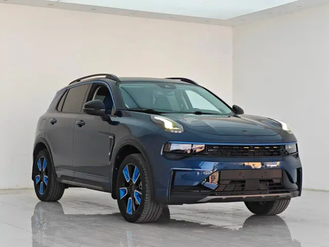 Lynk & Co 01 — Фото автомобиля 3
