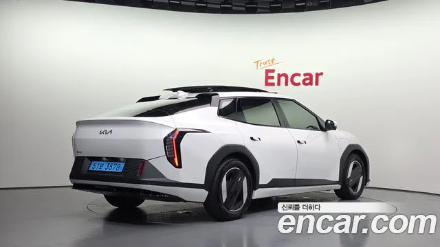 Kia EV4 — Фото автомобиля 2
