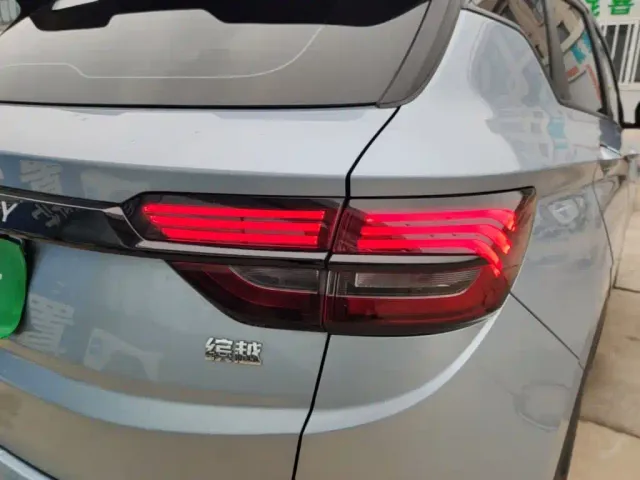 Geely Binyue 2025 1.5L CVT Super Edition — Фото автомобиля 23