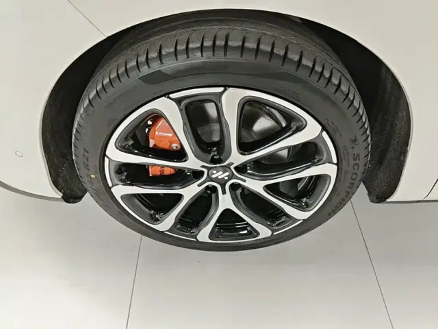 IM Motors LS6 — Фото автомобиля 22