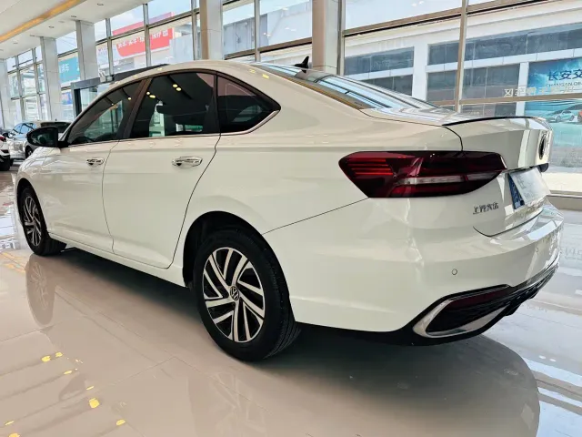 Volkswagen Lavida — Фото автомобиля 5