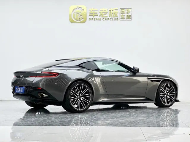 Aston Martin DB12 — Фото автомобиля 4