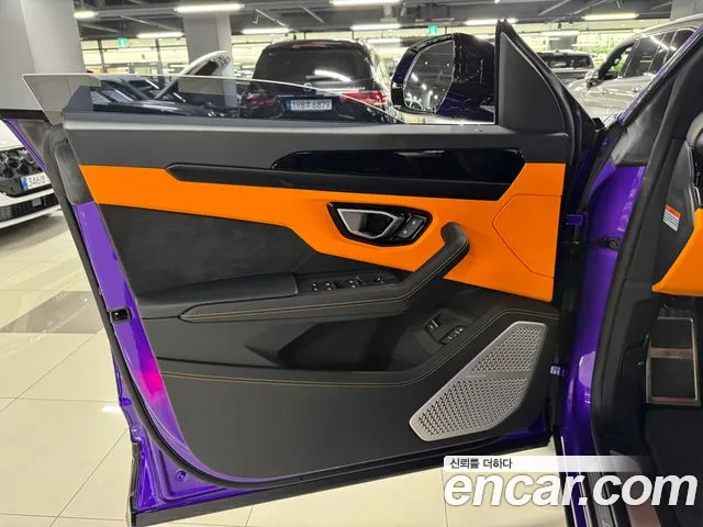 Lamborghini Urus — Фото автомобиля 6