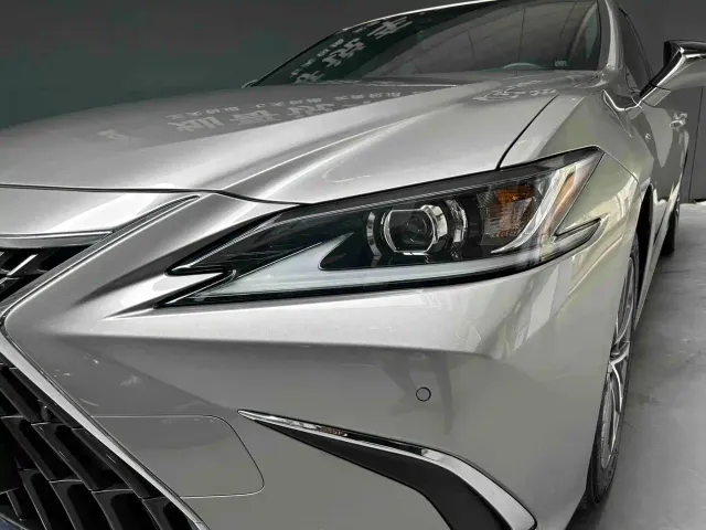 Lexus ES — Фото автомобиля 5