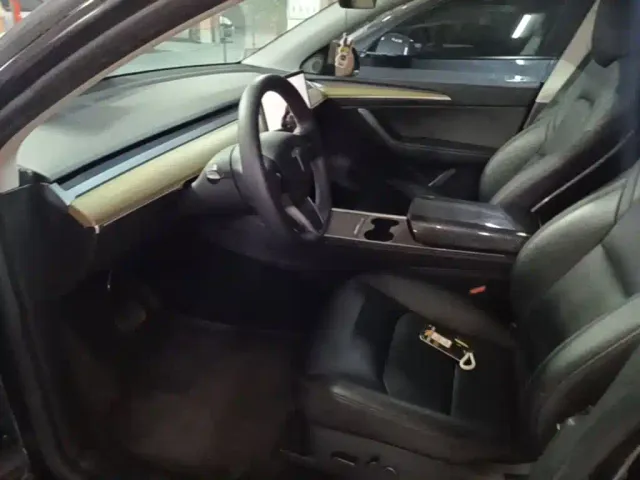Tesla Model Y — Фото автомобиля 15