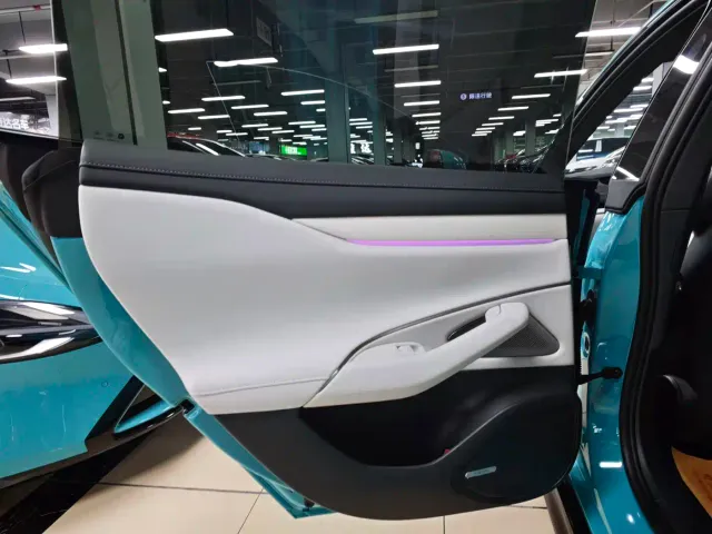 Xiaomi SU7 — Фото автомобиля 23
