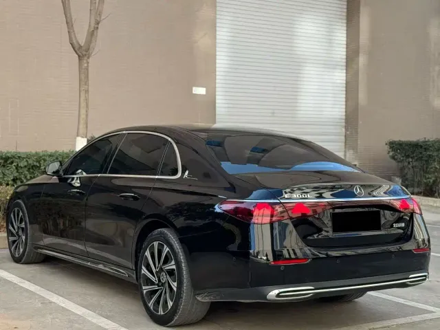 Mercedes-Benz E-Class — Фото автомобиля 7