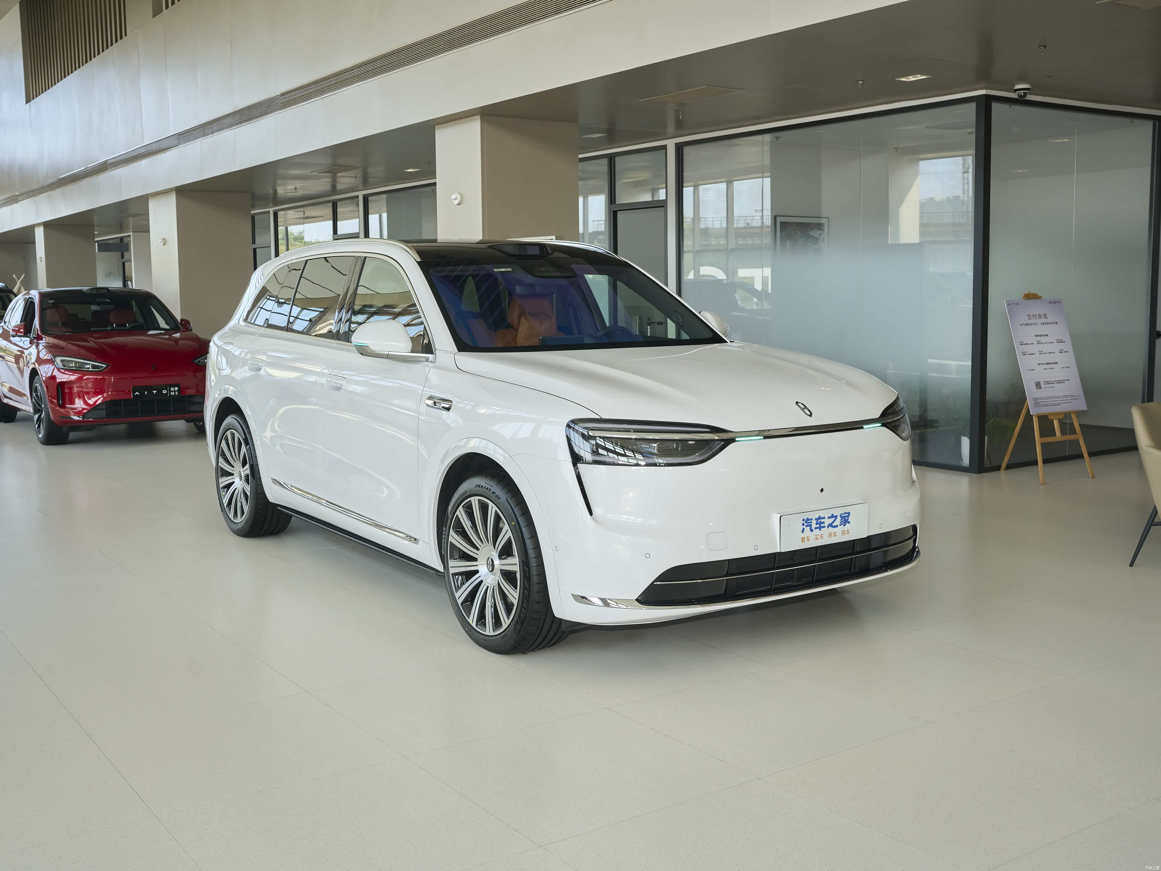 AITO M7 EREV Ultra 5 seats 4wd — Фото автомобиля 3