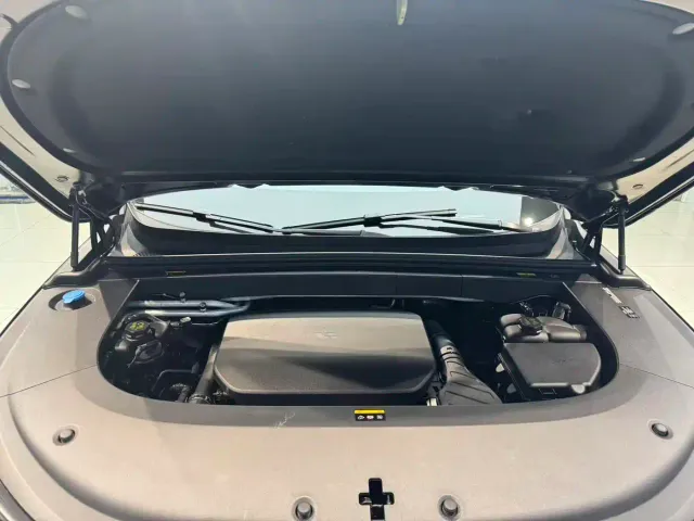 Li Auto MEGA — Фото автомобиля 5