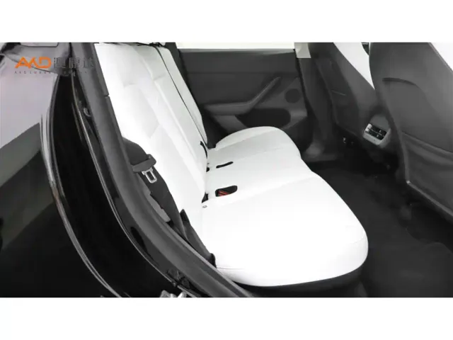 Tesla Model Y — Фото автомобиля 8