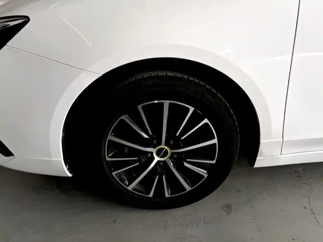 Roewe i5 — Фото автомобиля 22