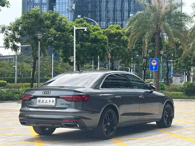 Audi A4L — Фото автомобиля 6