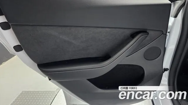 Tesla Model Y — Фото автомобиля 14