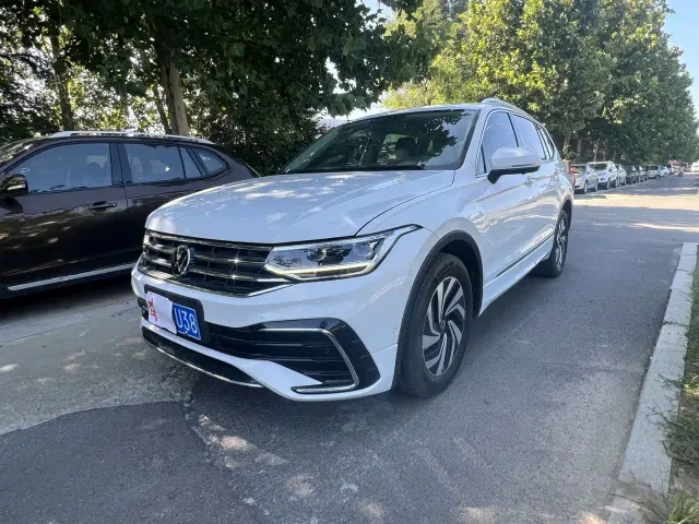 Фотография автомобиля — Volkswagen Tiguan L