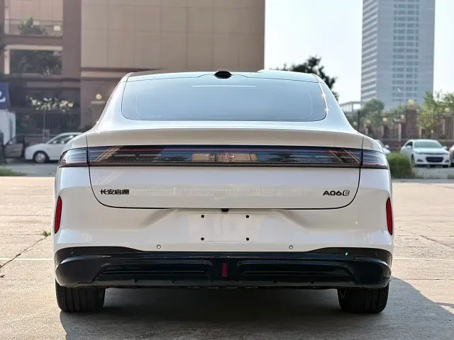 Changan Qiyuan A06 — Фото автомобиля 9
