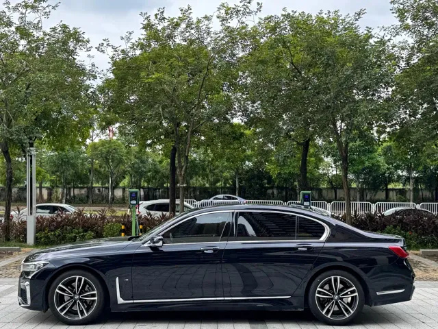 BMW 7 Series — Фото автомобиля 14