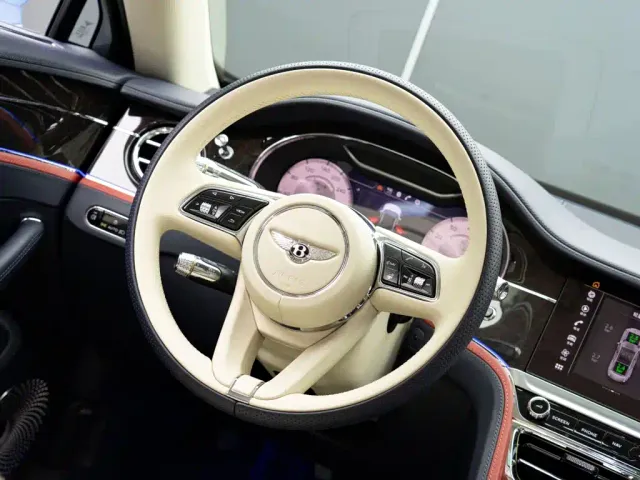 Bentley Flying Spur — Фото автомобиля 20
