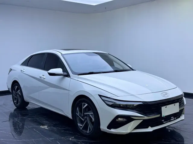 Hyundai Elantra — Фото автомобиля 3