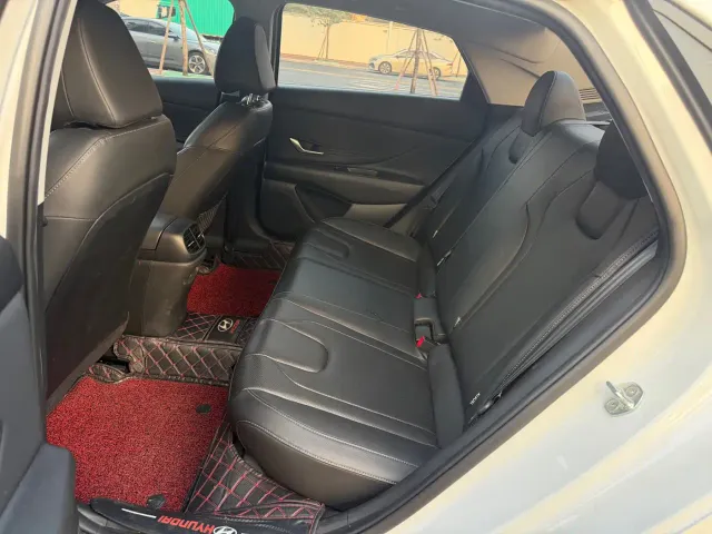 Hyundai Elantra — Фото автомобиля 9
