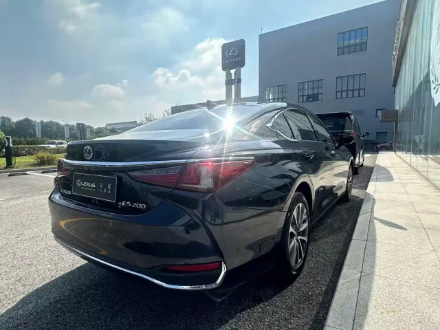 Lexus ES — Фото автомобиля 8