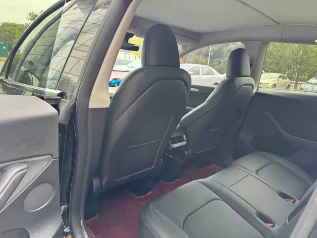 Tesla Model Y — Фото автомобиля 7