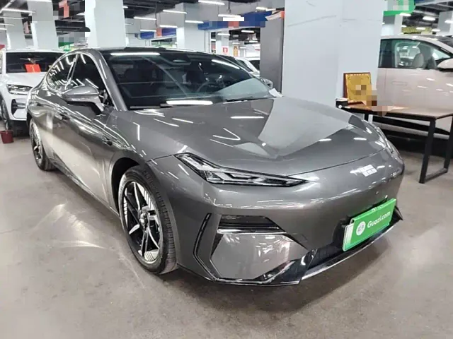 Geely Galaxy E8 — Фото автомобиля 3