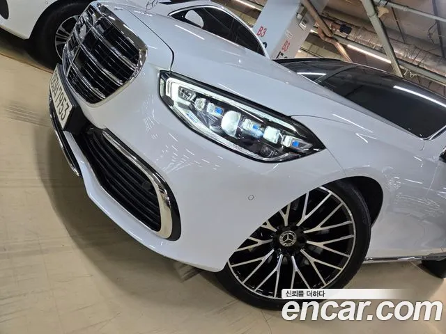 Mercedes-Benz S-Class — Фото автомобиля 3