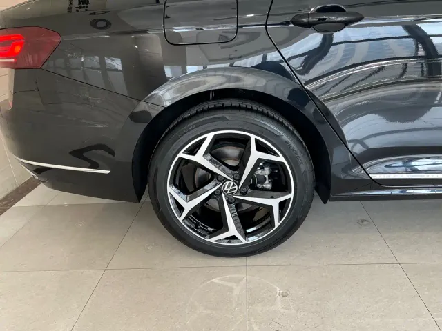 Volkswagen Passat — Фото автомобиля 21