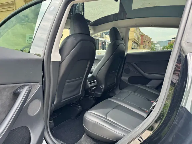 Tesla Model Y — Фото автомобиля 5