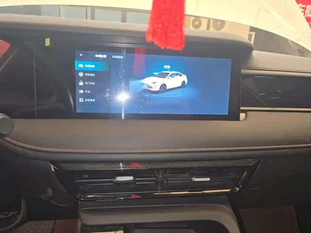 Roewe i5 — Фото автомобиля 12