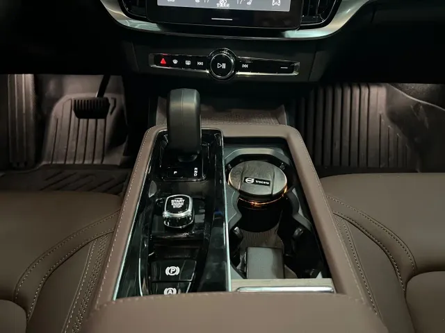 Volvo S90 — Фото автомобиля 11