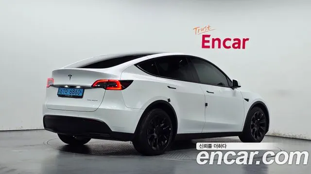 Tesla Model Y — Фото автомобиля 2