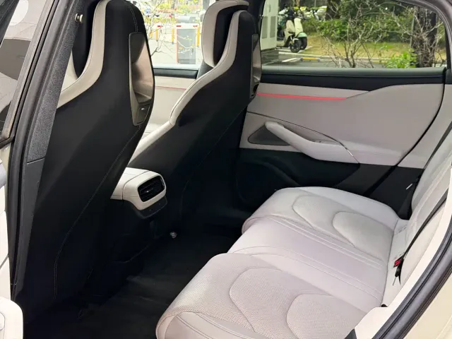 Xiaomi SU7 — Фото автомобиля 10