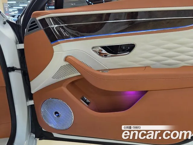 Bentley Flying Spur — Фото автомобиля 19