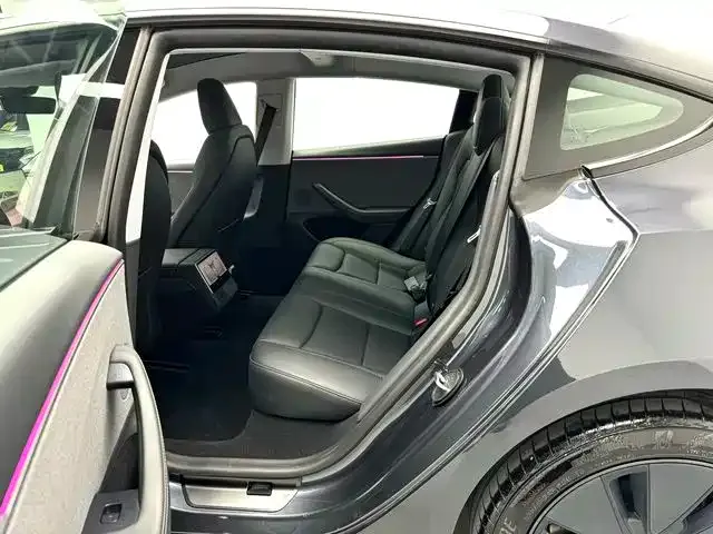 Tesla Model 3 — Фото автомобиля 6