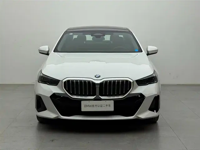 BMW 5 Series — Фото автомобиля 2