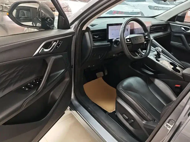 Roewe RX5 — Фото автомобиля 15