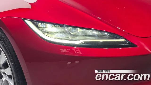 Tesla Model 3 — Фото автомобиля 7